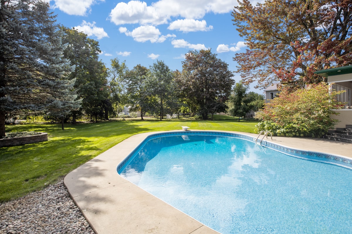 Freeform pool